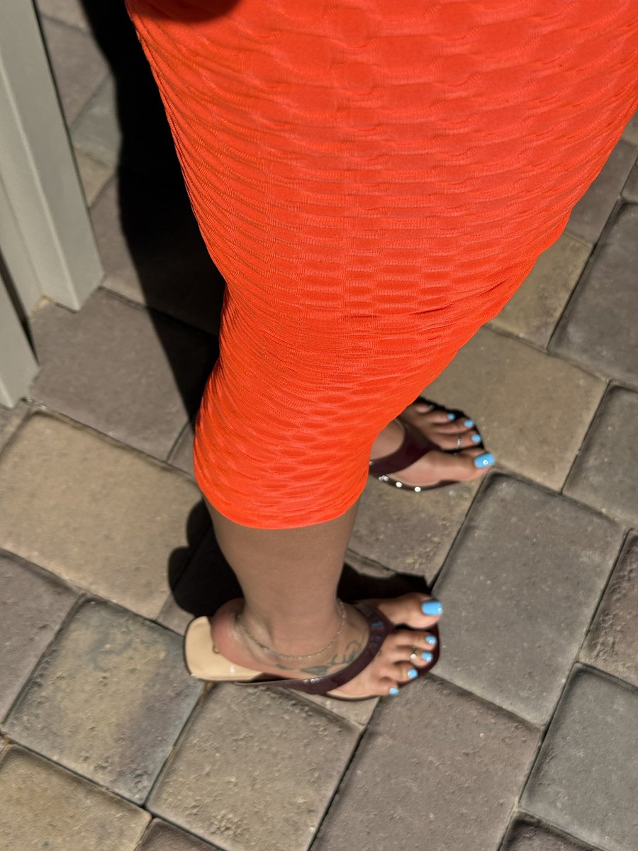 MiminVegas's tweet photo. Heel height don’t matter when you a baddie https://t.co/1CLl753dty