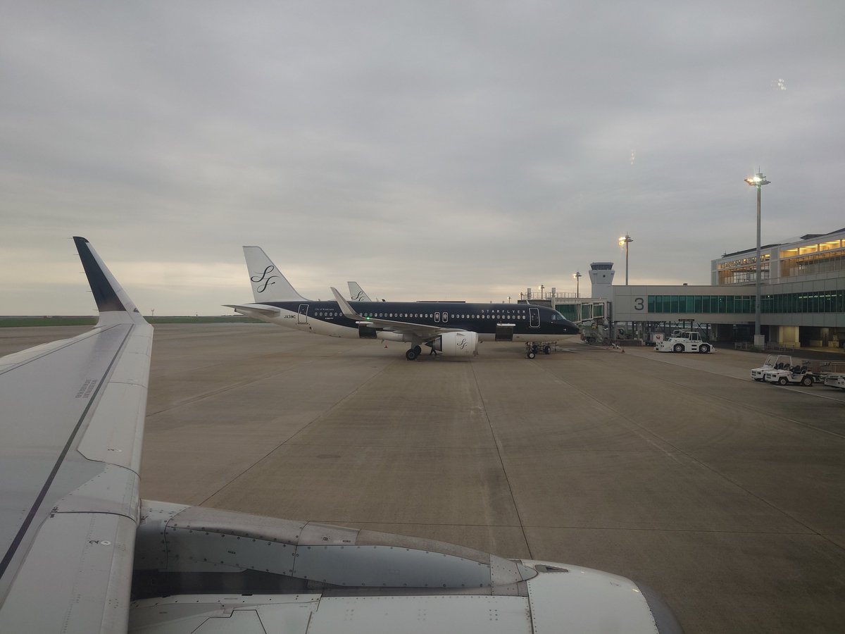 1227Tayama's tweet photo. #スターフライヤー
#SFJ 072 北九州→東京(羽田)
#JA26MC https://t.co/rmDQt6eiWs