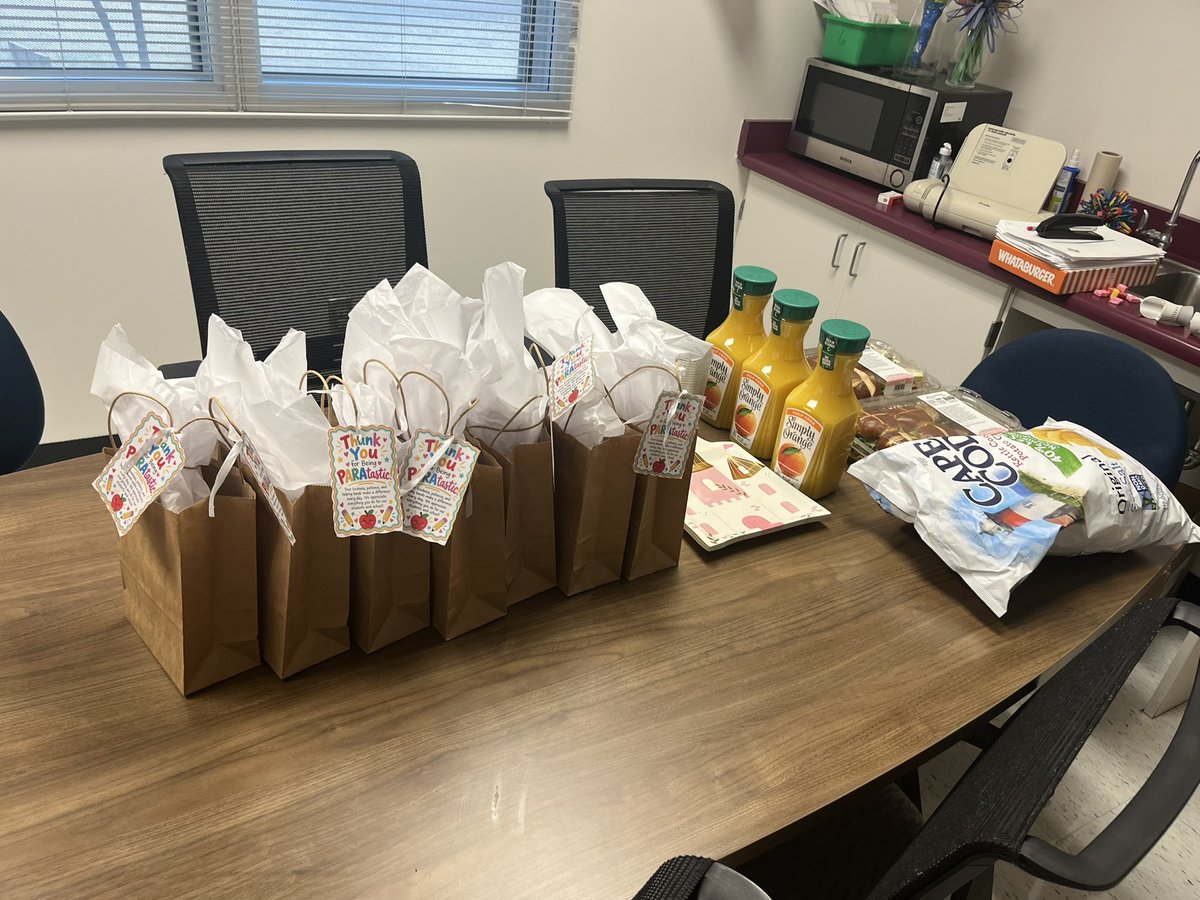 PMariaRoss's tweet photo. 👏❤️ A well-deserved Clap Out &amp; Breakfast for our amazing Teacher Assistants! 

Thank you for the love, dedication, and countless ways you support our students and staff each day. We appreciate you more than you know! @KnightDISD https://t.co/wUuIBxYYEr