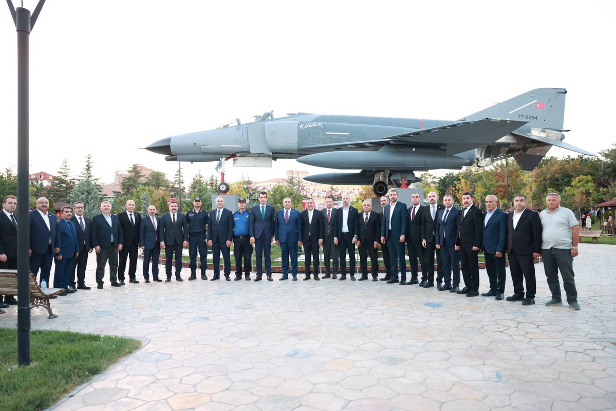 dalyan_abdullah's tweet photo. Milliyetçi Hareket Partisi Genel Sekreter Yardımcımız ve Çorum Milletvekilimiz Sayın Vahit Kayrıcı, MHP Çorum İl Başkanımız Sayın Mehmet İhsan Çıplak, Belediye Başkanlarımız, Ülkü Ocakları İlçe Başkanlarımız, MHP İlçe Başkanlarımız, Türkiye Kamu-Sen’e bağlı Şube ve İl Temsilcilerimiz, İl Genel ve Belediye Meclisi üyelerimiz ile teşkilat mensuplarımızın katılımlarıyla;

🔹 Düğün Salonu ve Kongre Merkezi
Bölgenin en büyük ve nitelikli komplekslerinden biri olacak Düğün Salonu ve Kongre Merkezi’nin temel atma töreni ile birlikte,

🔹 3,2 MW Güneş Enerji Santrali
Sungurlu’muzun enerji altyapısına katkı sağlayacak 3,2 MW Güneş Enerji Santrali’nin temel atma töreni gerçekleştirildi.

Üretken Belediyecilik anlayışıyla Sungurlu’muza değer katacak bu önemli projelerin hayata geçirilmesinde emeği bulunan başta Sungurlu Belediye Başkanımız Sayın Muhsin Dere olmak üzere, kıymetli ekibine teşekkür ediyoruz.