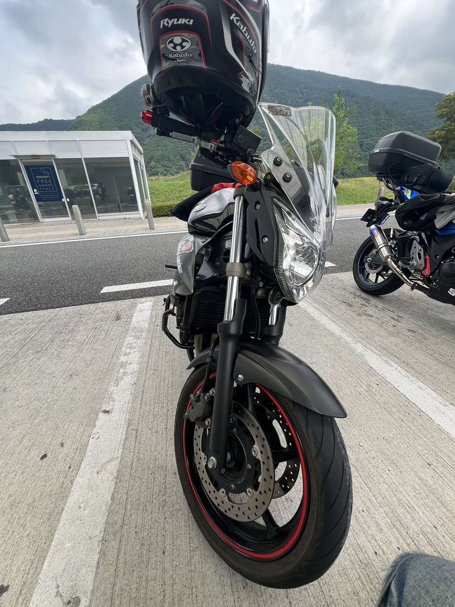 RxAke's tweet photo. @0213igapon バイクも新東名で警告灯点灯からエンジンストールまで走行してSAに滑り込めたけどドナドナされましたしw

そしてこちらはドナドナ待ちの我が愛車w https://t.co/PYg6yh2NCq