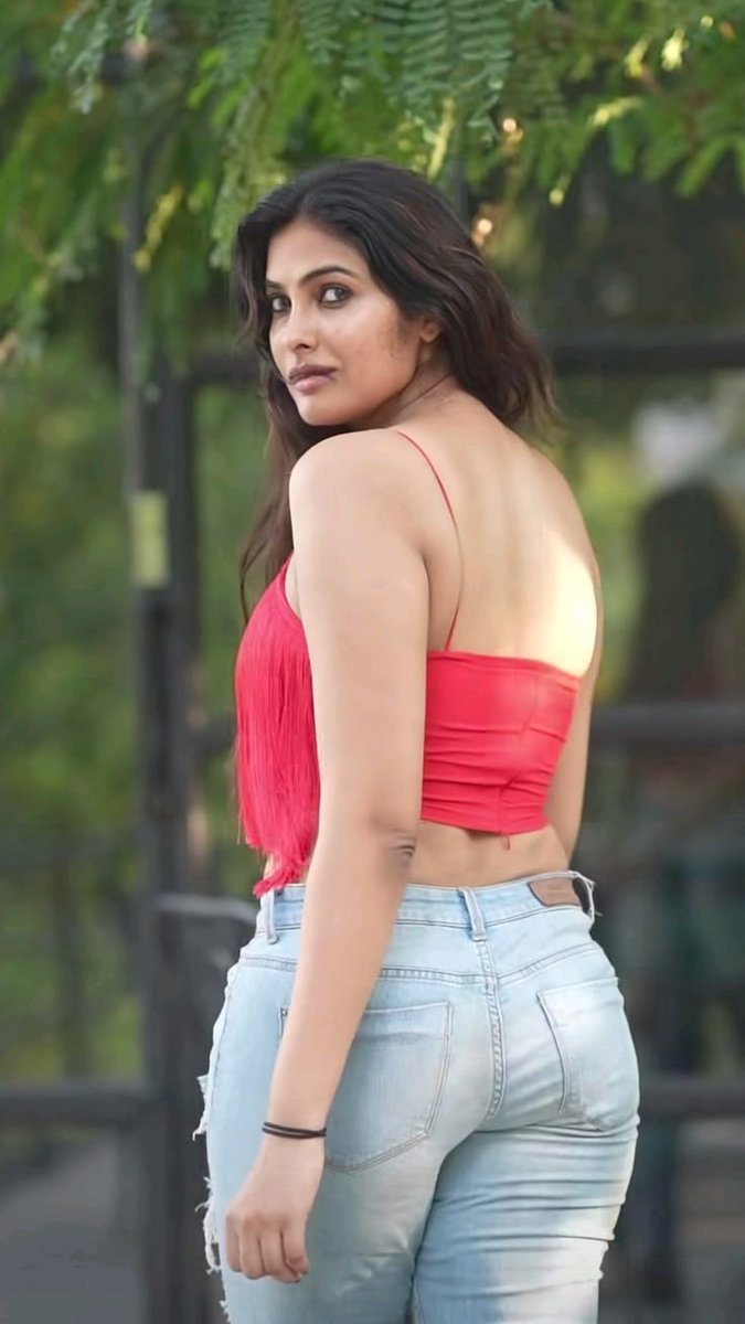SunnyHayes_44's tweet photo. @MassMayanti Inka kavya face konchem teda ga untadi but divi 🔥🔥🔥 https://t.co/8ZKFBudibh