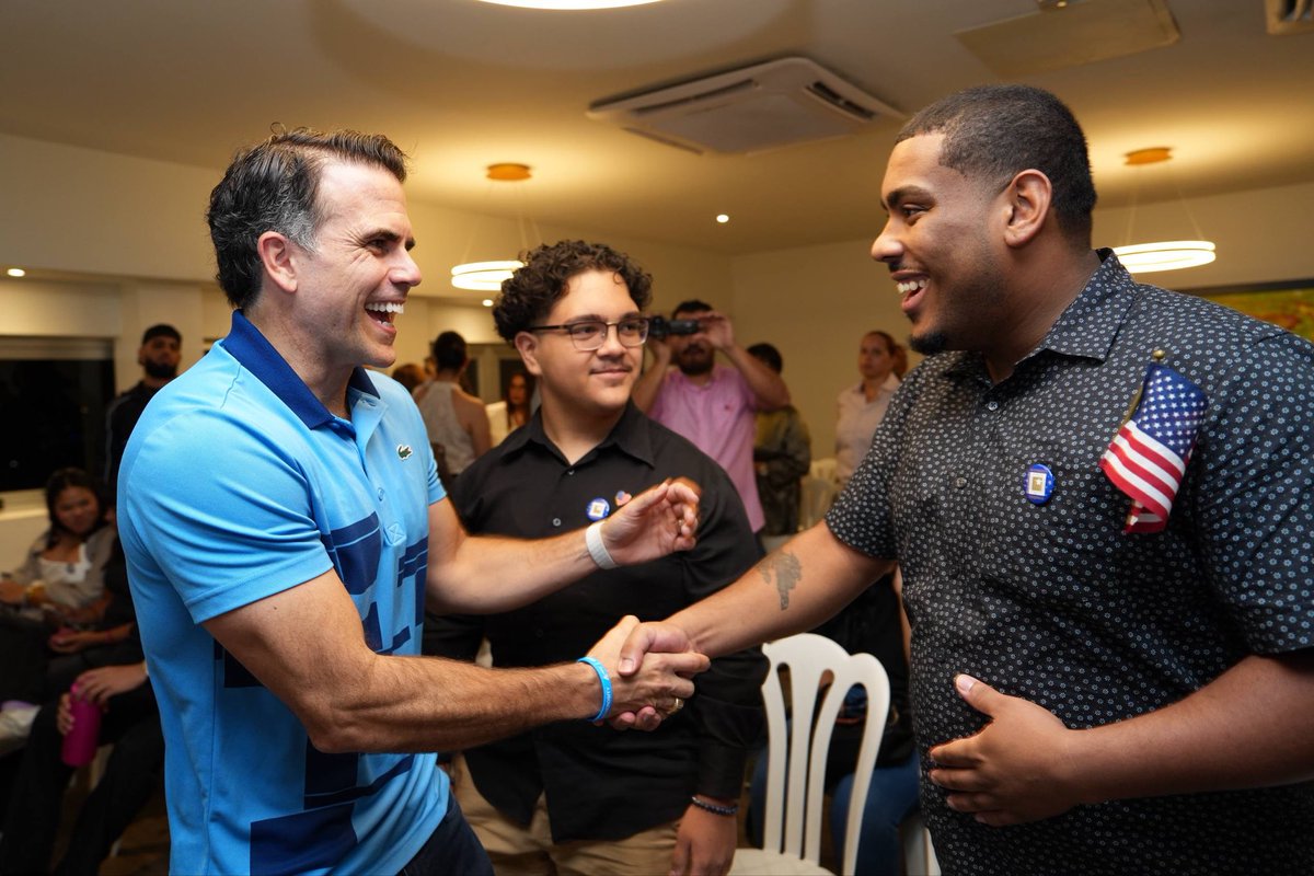 delegates51's tweet photo. El futuro de Puerto Rico no es una conversación para algún día: ya está ocurriendo, y la juventud tiene mucho que decir.

Le damos la bienvenida a quienes se han sumado al diálogo sobre el rumbo de nuestra isla.

#LoMejorEstaPorVenir https://t.co/xatOwm9zLB