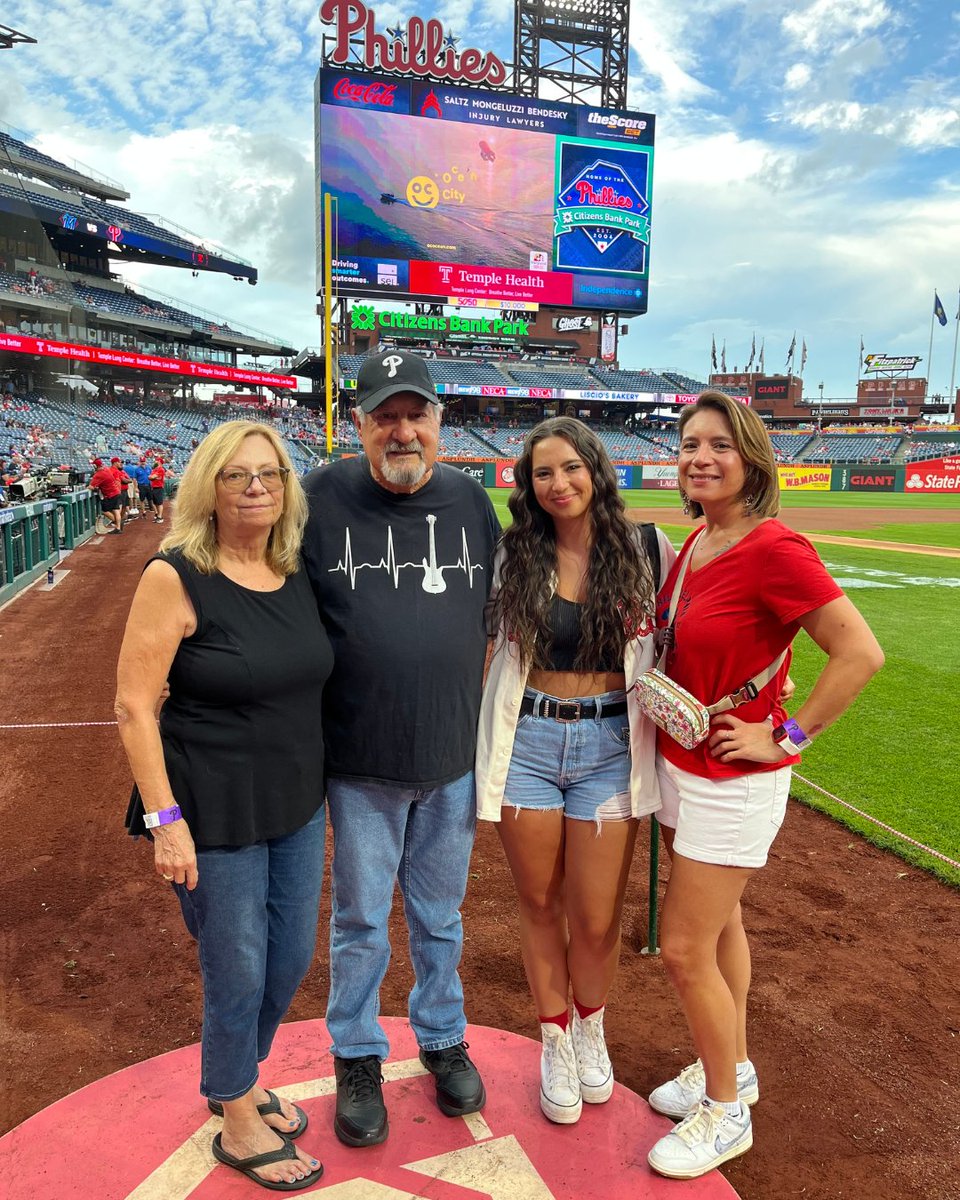 TempleHealth's tweet photo. On #WorldLungDay, we're celebrating second chances.

After a double lung transplant at @TempleLung, Tony DiMattia is back to playing bass, spending time with family, and enjoying life after idiopathic pulmonary fibrosis.

He even threw out the first pitch at @Phillies Lung Night. https://t.co/GOCr4pM0XW