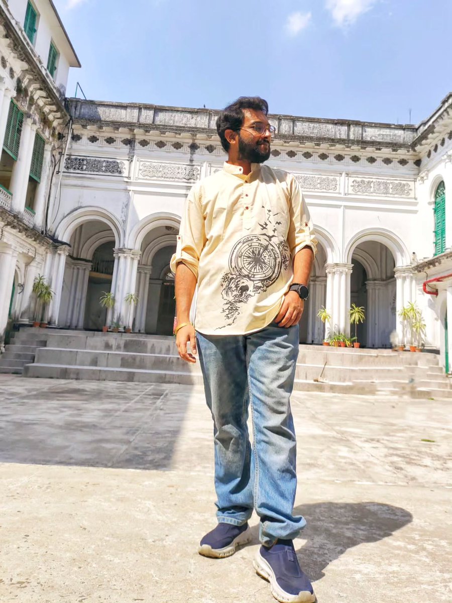 ReginaldFeak's tweet photo. Sunny, sunburnt, and exhausted—but posing is mandatory. Style me reheneka! Thanks so much for the clicks, @partlyinsane_ https://t.co/3iYCZPoFHh