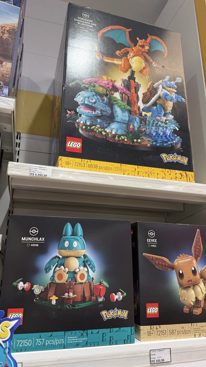 LittleDoly's tweet photo. @enebinha Hahahahaha tá vindo de container 
Hh estive na loja da Lego e me surpreendi com o tamanho do Lego dos iniciais (tamanho dele e do preço tbm) https://t.co/wtEwK0puvV