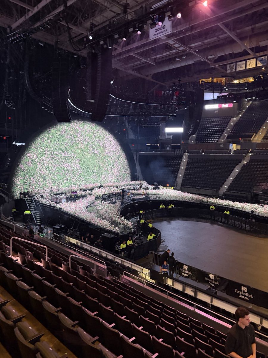 lacysamm's tweet photo. EL ESCENARIO SE VE HERMOSO QUE https://t.co/7eVHa4QpzQ