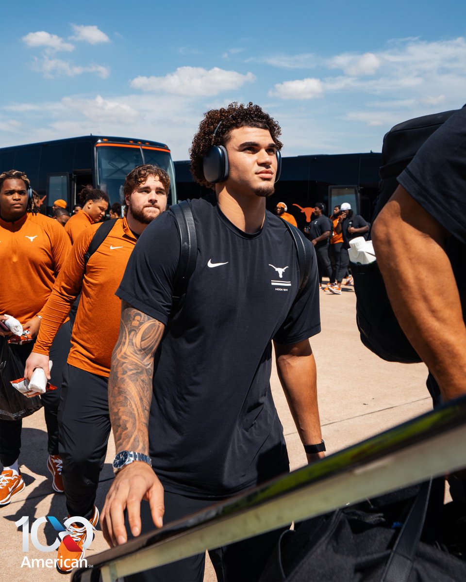 TexasLonghorns's tweet photo. next stop: Tennessee 🤘✈️

#HookEm | @AmericanAir https://t.co/k0ztpNBWbj