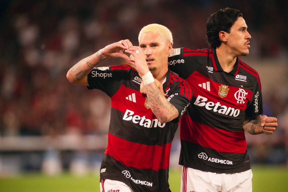 DataFutebol's tweet photo. VALORES ANUAIS DE PATROCÍNIO DAS CASAS DE APOSTAS EM ALGUMAS EQUIPES.

Flamengo — R$ 268 milhões 
Corinthians — R$ 150 milhões 
São Paulo — R$ 113 milhões 
Palmeiras — R$ 100 milhões 
Atlético Mineiro — R$ 60 milhões 
Botafogo — R$ 55 milhões 
Cruzeiro — R$ 43 milhões 
Grêmio — R$ 40 milhões 
Santos — R$ 35 milhões 

ACABOU! ❌🇧🇷