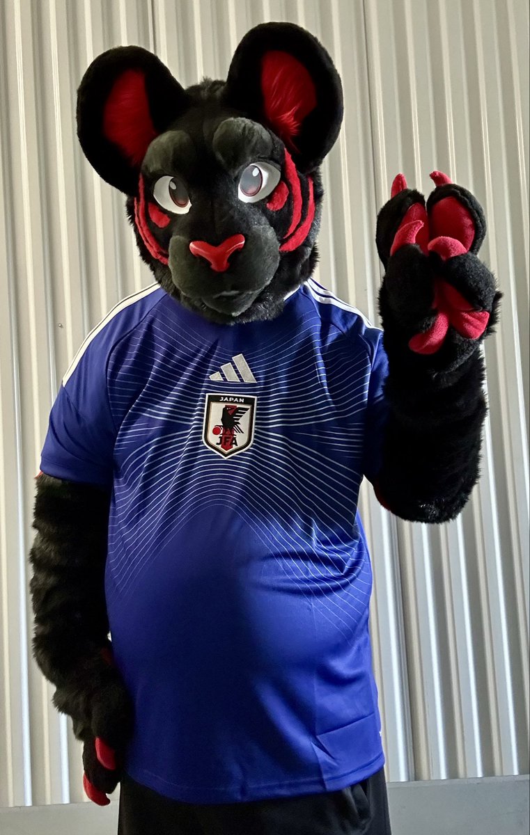 TheeBowZ's tweet photo. ✌️

#FursuitFriday 
🪡: @ClownCarCritter https://t.co/9qNTEFtmRo