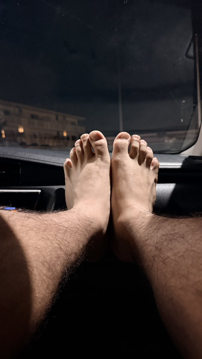 Axelsolez222's tweet photo. Be honest, finsubs… what caught your attention first: the feet, the attitude, or the idea of serving? #Findom #PayPig #Findomme #HumanATM #Feet #feetfetısh #malefeet #menfeet #mensfeet https://t.co/rz88L8yJt2