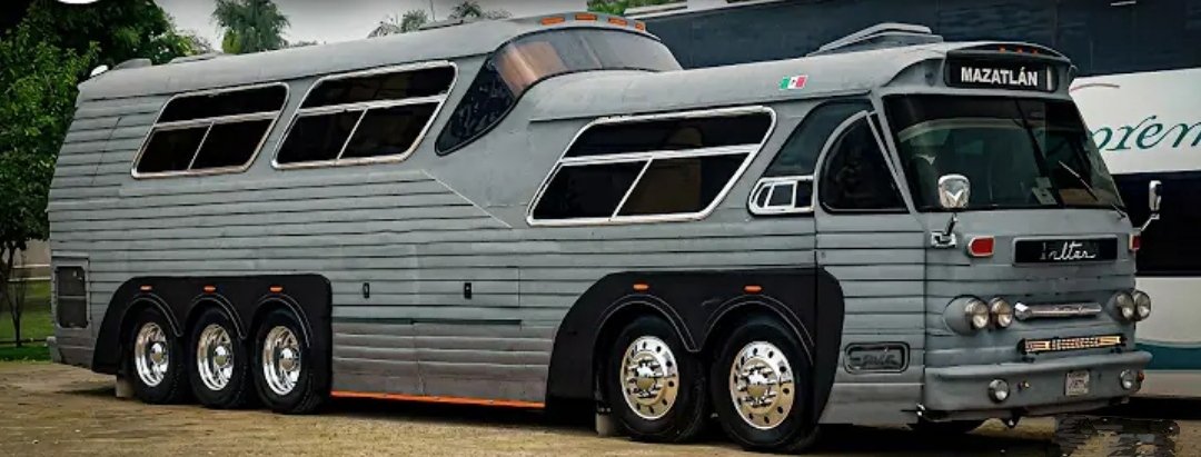 la_grenitas's tweet photo. Me comenta el chofer del Uber que en los 80's existieron autobuses que eran un monstruo de la ingeniería mexicana, panorámicos y con doble rueda delantera, que los gringos y toda AL se lo peleaban, se llamaban: "Sultana" ¿Alguien de aquí los conoció?
¿Porqué México ya no hace vehículos propios si éramos tan buenos?