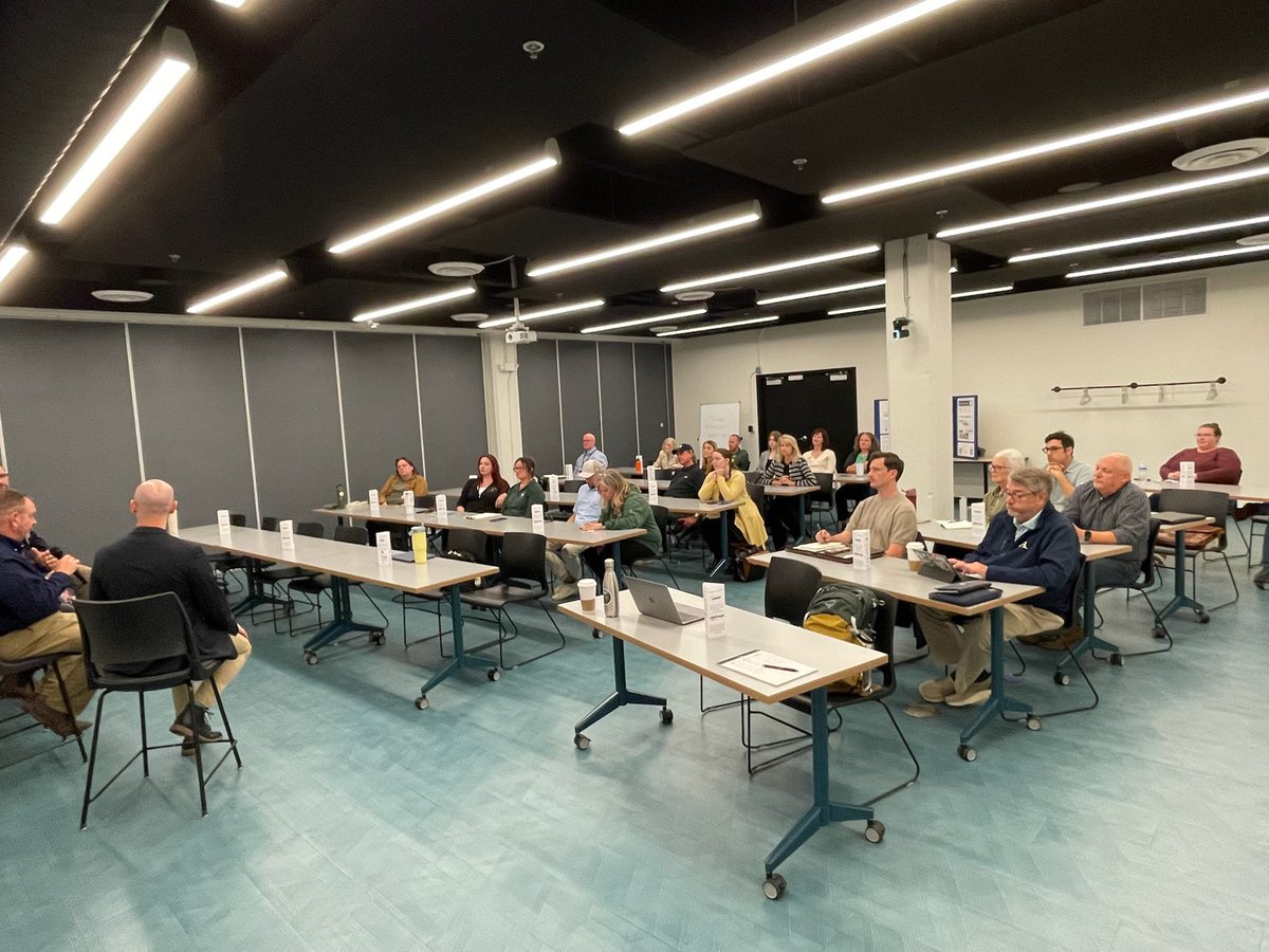 CleanFuelsOhio's tweet photo. This week, in honor of National Drive Electric Month, Clean Fuels Ohio and the Summit of Sustainability Alliance teamed up to host a panel discussion in Akron on the topic of Fleet Electrification. ⚡️🚛⚡️
1/3 https://t.co/ODBsMt03Wr