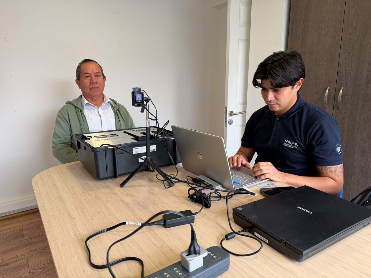 Emb_BanacekES's tweet photo. 🇸🇻 Identidad que une, servicio que acerca. Culminamos nuestra Jornada de Identidad junto al RNPN y nuestra área consular, acercando servicios a nuestra diáspora. Seguimos trabajando por nuestros compatriotas. 🤝🇸🇻 https://t.co/hvCNpUwULa