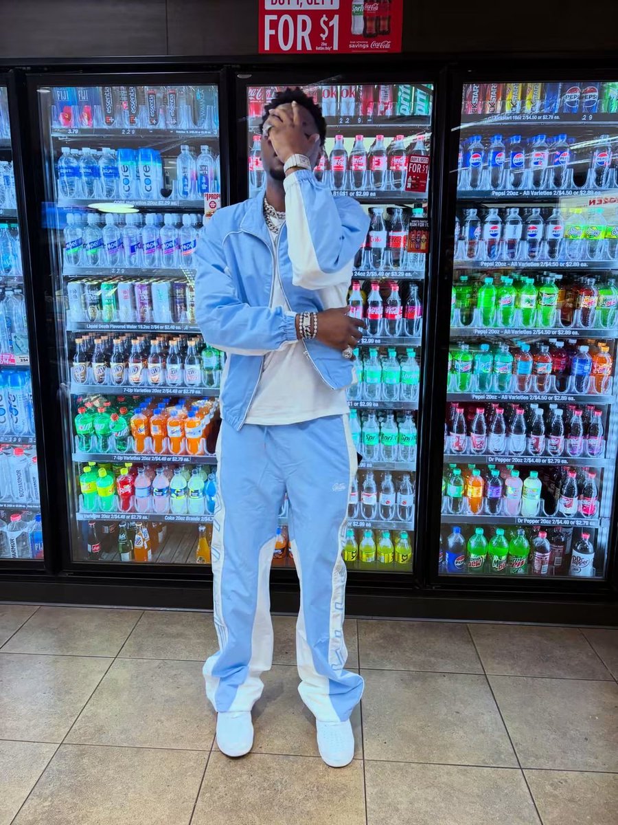 OutThejungle4's tweet photo. ⚡you so fucking dumb probably leave when im up 🌟 https://t.co/8JnHonneFr