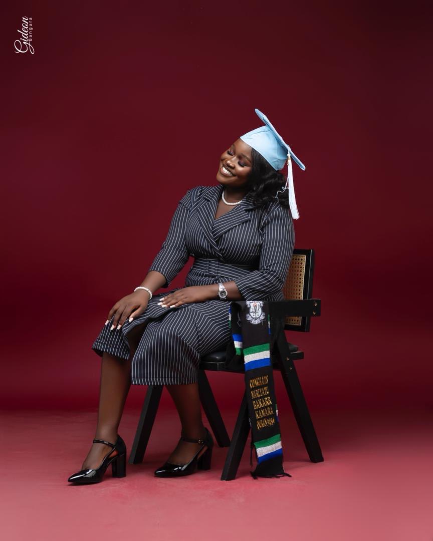 Marl4me's tweet photo. Did a thing this year!!!!🎓
LLB HONS’25 https://t.co/s72wOpiwRn