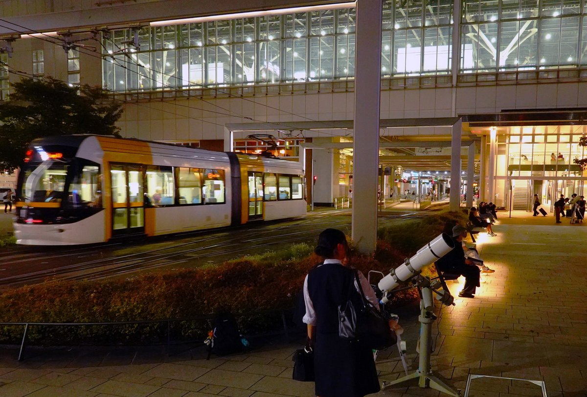 3003wind's tweet photo. 中秋の名月は、普段月を見る機会の無い方々を対象に
2026.9.25.富山駅前

https://t.co/vZQrjvTVB0 https://t.co/aG61Y4i6TZ