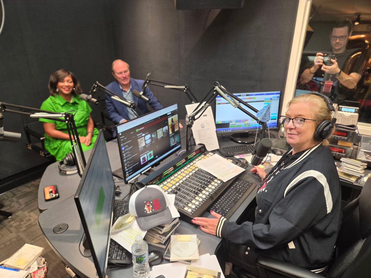 ColsCitySchools's tweet photo. Wishing WCBE 90.5 FM a very 𝗛𝗮𝗽𝗽𝘆 𝟳𝟬𝘁𝗵 𝗕𝗶𝗿𝘁𝗵𝗱𝗮𝘆! 📻🎉

We were thrilled to celebrate this incredible milestone and 70 years of voices, memories, and moments on the air. 

Here’s to the legacy of WCBE and many more years ahead! 🎂🎙️ #OurCCS #LeadersGrownHere https://t.co/QSL6ZEYwja