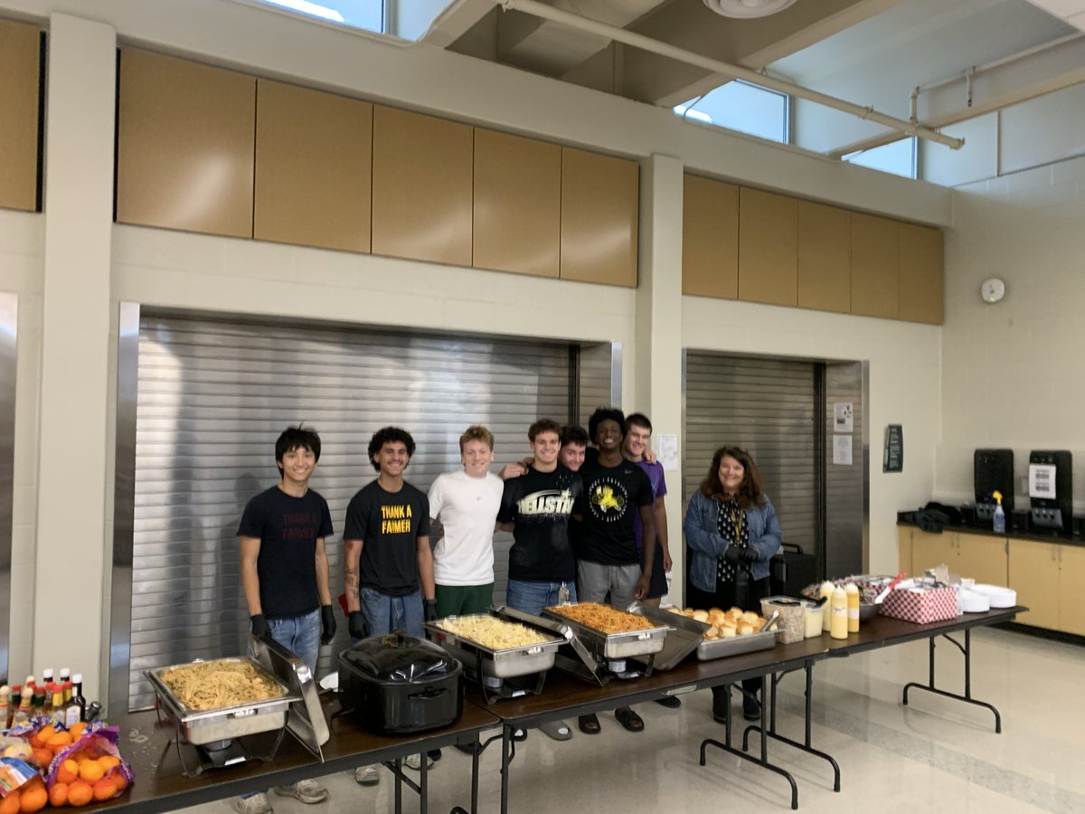 ICWestFB's tweet photo. Another thank you goes out for a wonderful football family meal. This week’s menu is sponsored by Iowa Chop House Restaurant and Tap Room.

A terrific gathering and opportunity to have a great business in the community support our Trojans!

#FamilyGathering
#WeAreTrojans https://t.co/DgC5wM0p2s
