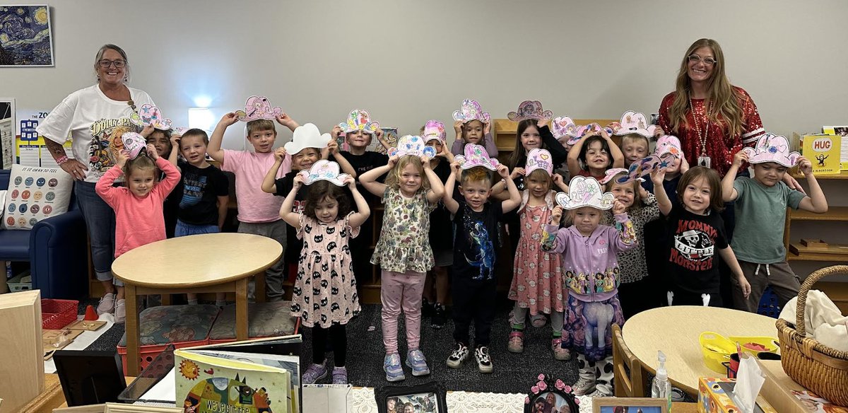 NorrisElem's tweet photo. We celebrated with Dolly Day here at Norris! Pink, sparkles, smiles, glitter, and all things Dolly! https://t.co/L1U6IGj4bt