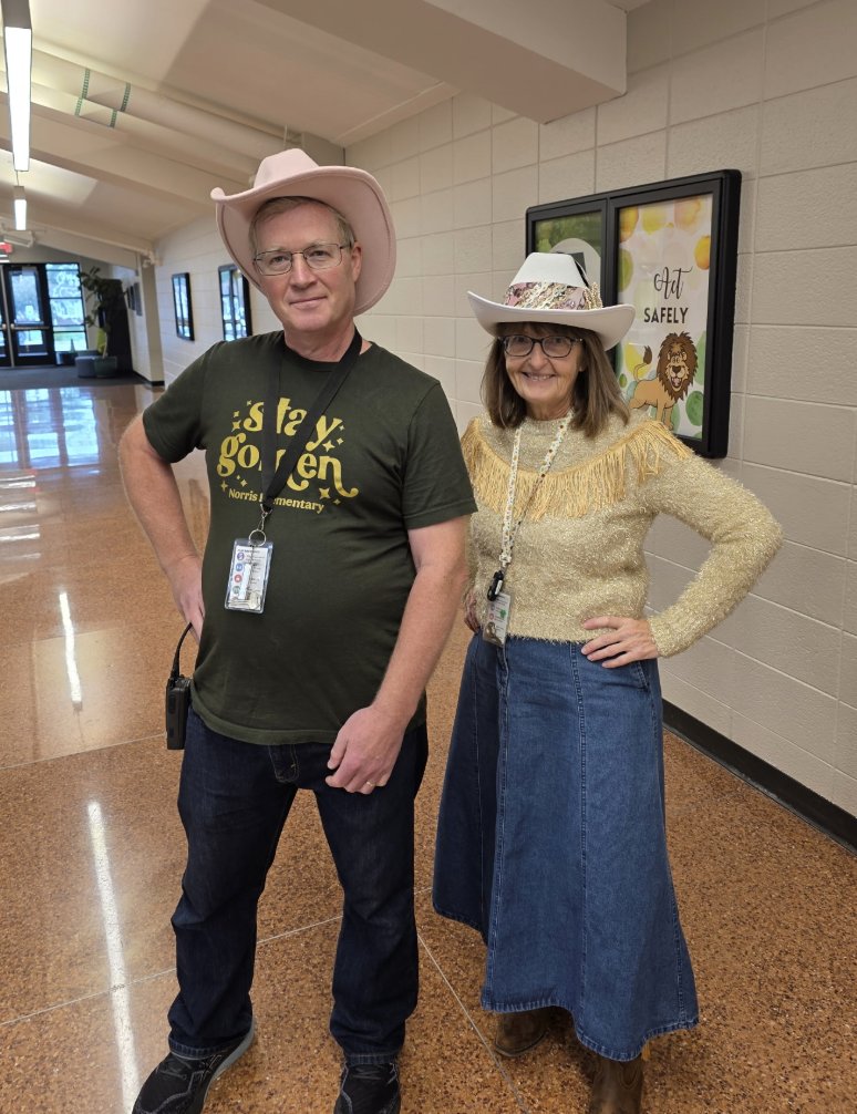 NorrisElem's tweet photo. We celebrated with Dolly Day here at Norris! Pink, sparkles, smiles, glitter, and all things Dolly! https://t.co/L1U6IGj4bt