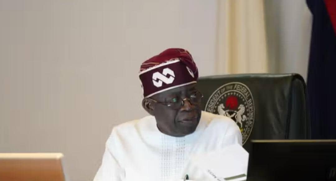 thecableng's tweet photo. APM asks Tinubu to withdraw from 2027 presidential race, back Makinde

The Allied Peoples Movement (APM) has asked President Bola Tinubu to withdraw from the 2027 presidential race and support Seyi Makinde, its presidential candidate.

In a statement on Friday, Abubakar Yusuf, APM national publicity secretary, said the opposition party believes Tinubu has failed to demonstrate the capacity to provide effective leadership for Nigeria.

https://t.co/0Vd4ATHNoh