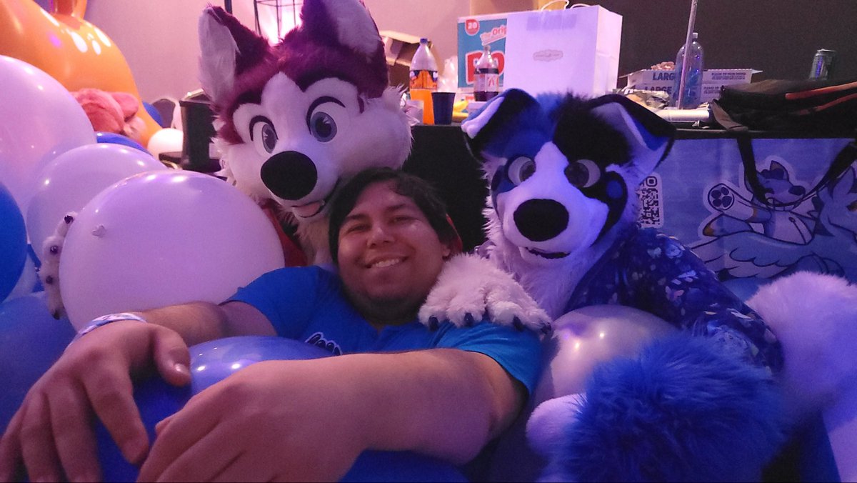 Hachi_Shibaru's tweet photo. For #FursuitFirday, I’m sharing some pics I got with and of @HiroHassuki and @WhiskeyStag at @PoolToyParty during #ASC2026! :3 They’re both super cute! x//3

📸: @Alpha_WhiteFang, me https://t.co/Sv2EGqiuw7