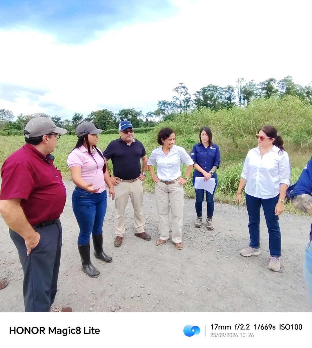 YorlenyLeonM's tweet photo. Un subsidio no basta para salir de la pobreza. Creer en las familias, fortalecer sus capacidades y recorrer con ellas una ruta clara, sí. #CostaRicaImpulsa
@ImasCostaRica
#MAG https://t.co/O3nls1WnjB