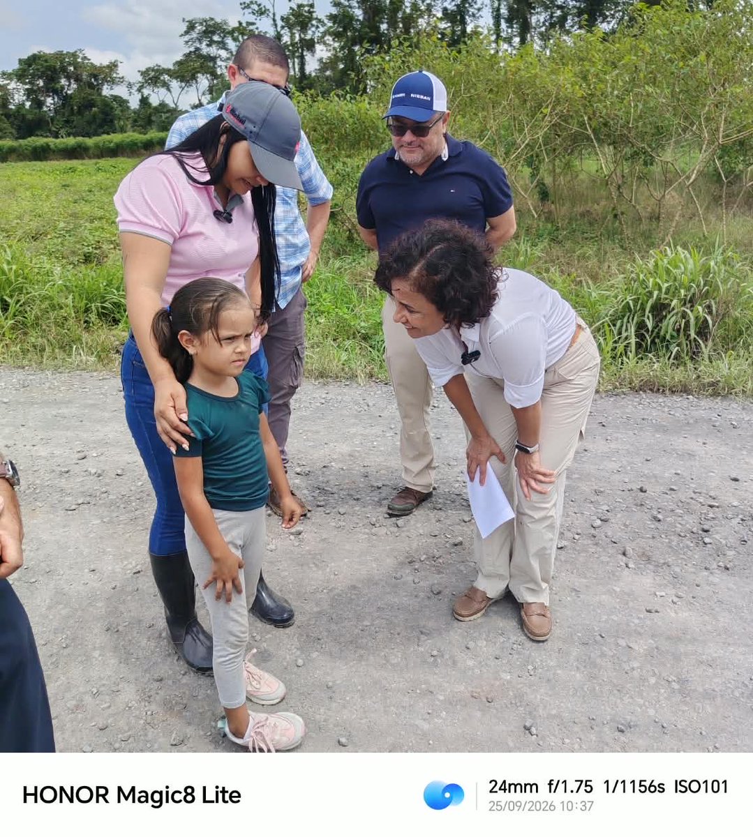 YorlenyLeonM's tweet photo. Un subsidio no basta para salir de la pobreza. Creer en las familias, fortalecer sus capacidades y recorrer con ellas una ruta clara, sí. #CostaRicaImpulsa
@ImasCostaRica
#MAG https://t.co/O3nls1WnjB