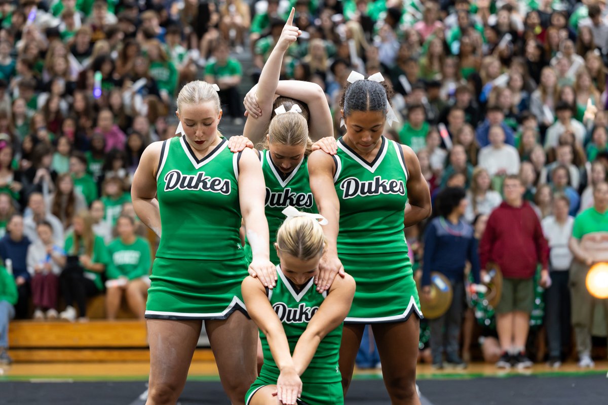 ElmhurstD205's tweet photo. The @YorkD205 Homecoming Pep Rally did not disappoint!

#WeAreD205 https://t.co/nY5ht5x7Ok