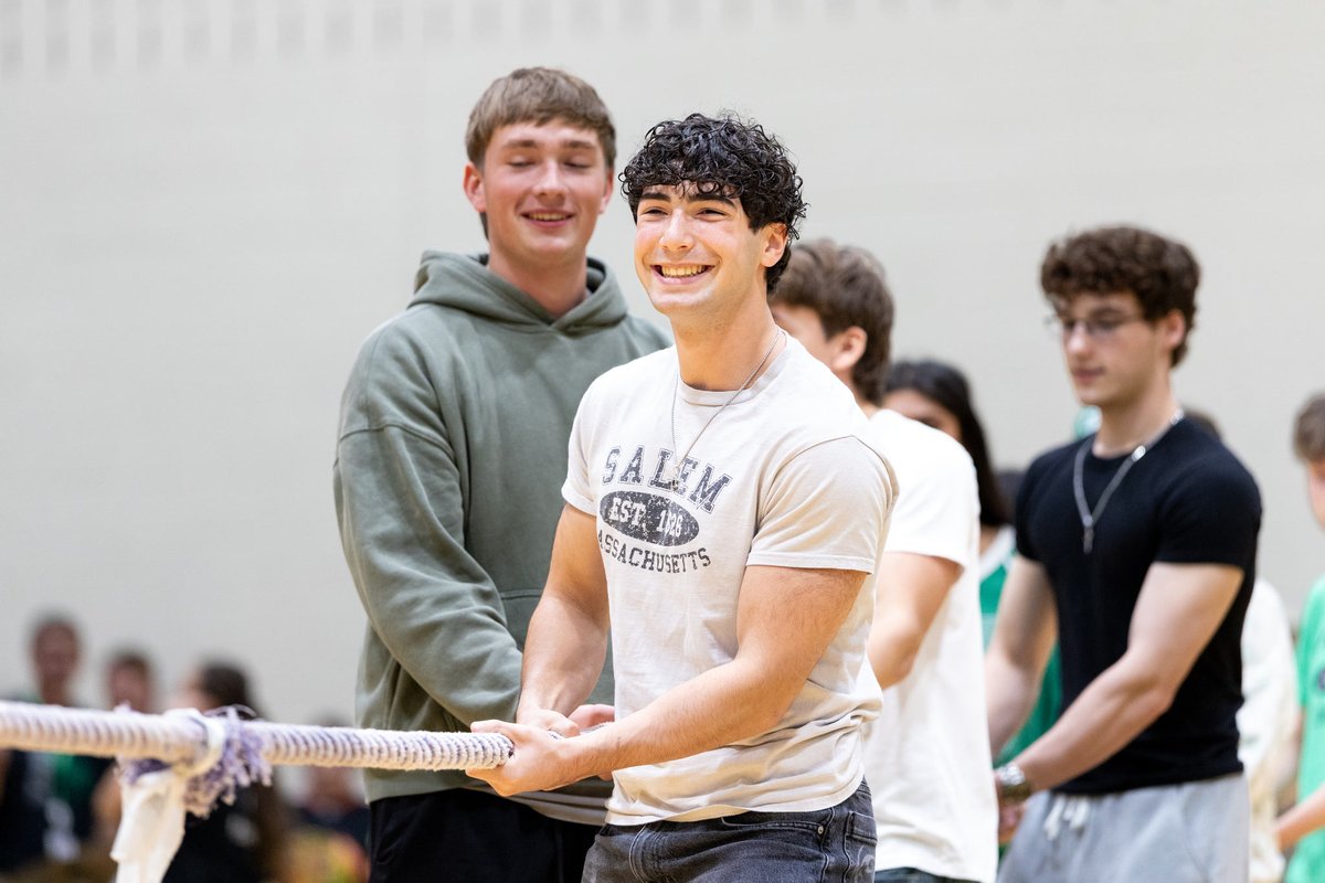 ElmhurstD205's tweet photo. The @YorkD205 Homecoming Pep Rally did not disappoint!

#WeAreD205 https://t.co/nY5ht5x7Ok