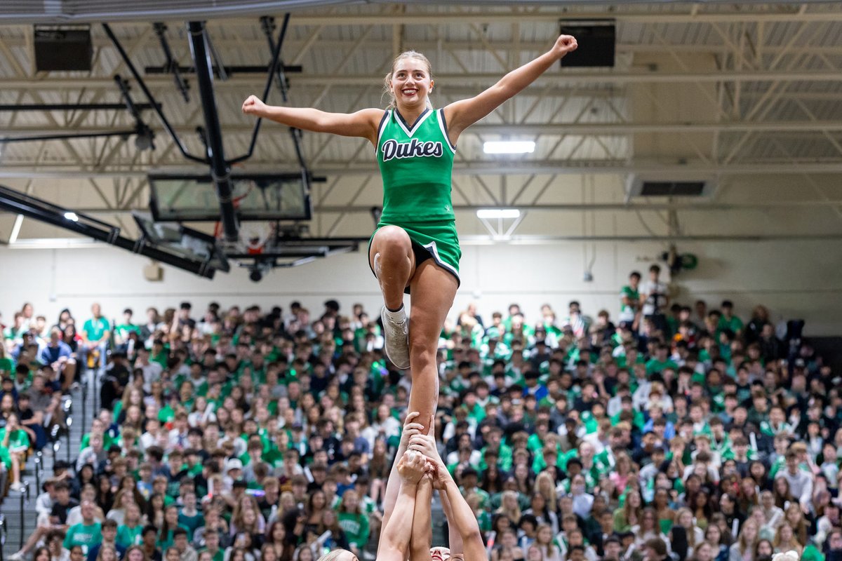 ElmhurstD205's tweet photo. The @YorkD205 Homecoming Pep Rally did not disappoint!

#WeAreD205 https://t.co/nY5ht5x7Ok