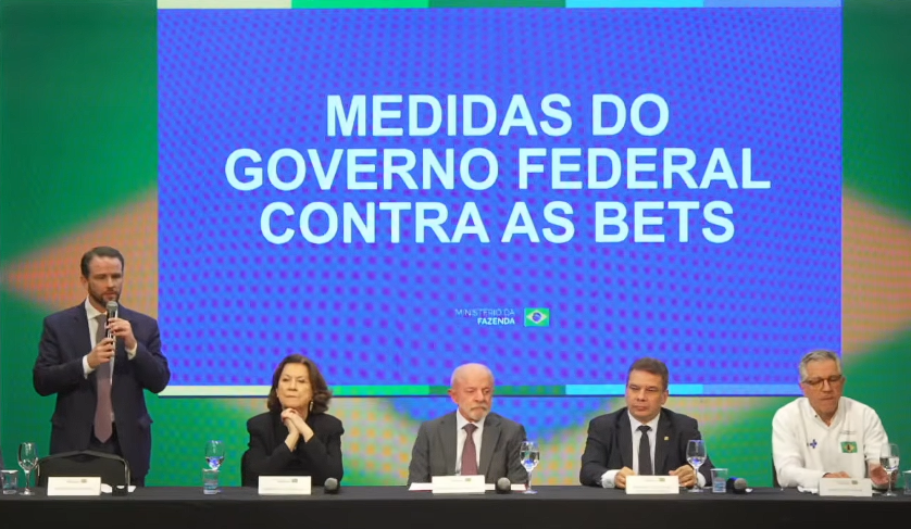 ptbrasil's tweet photo. 🚨 AGORA: Governo Lula proíbe bets e apostas online no Brasil a partir de 6 de outubro, incluindo publicidade e patrocínios. Empresas de apostas serão obrigadas a devolver saldo dos usuários que estão nas plataformas. https://t.co/P74srRahj6