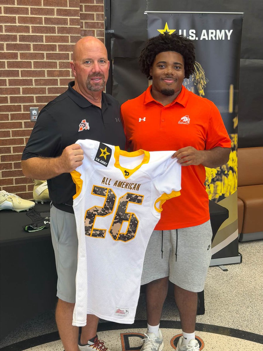 SpencerNewellDJ's tweet photo. @BeaverFootball 2027 DL Tymon Meeks was awarded a US Army High School All American jersey today…huge honor for the 3 ⭐️ defender coming to Corvallis next year.  

@DaCheatCode08 @AledoHFC #gobeavs https://t.co/637mi0crEh