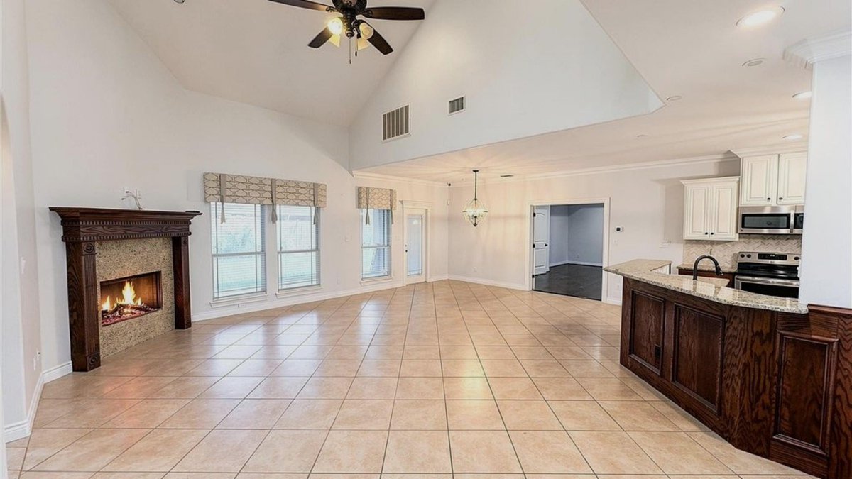MrDavidGarcia's tweet photo. New price $494,900! Spacious 4-bed, 4-bath Kings Crossing home with pool-sized yard &amp; luxury features. Tour today! 🏡✨ https://t.co/23WmFUz6Nn