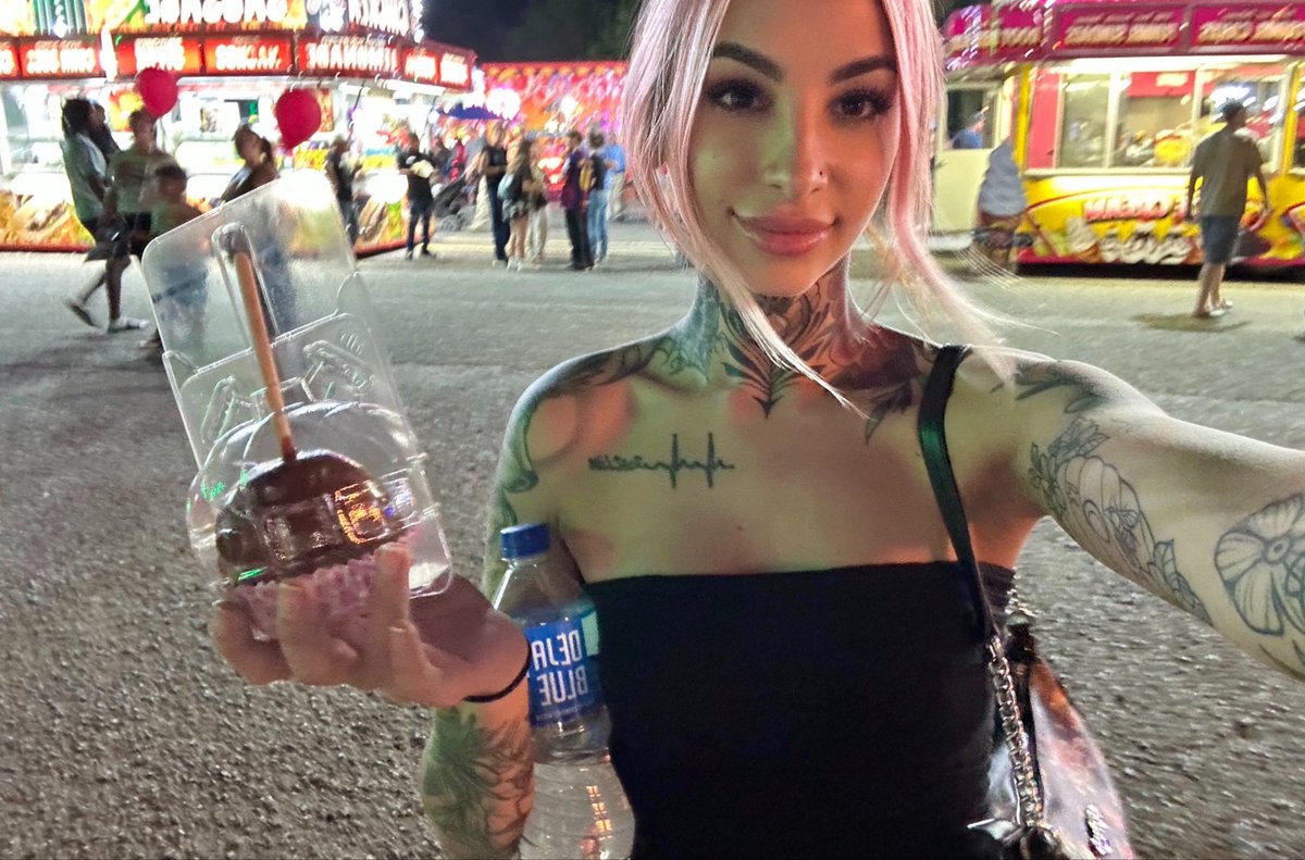 SnshinePleasure's tweet photo. County Fair 🎡🤍 https://t.co/5WRhS9yPxs