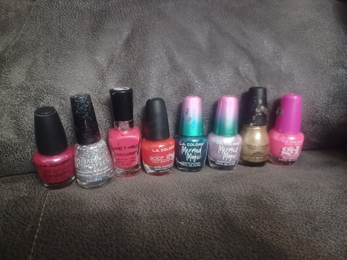 couple3some6913's tweet photo. What color shall I do my toes? 😊 
#goddess #sugarbaby #findom https://t.co/tFWs6e5kXi