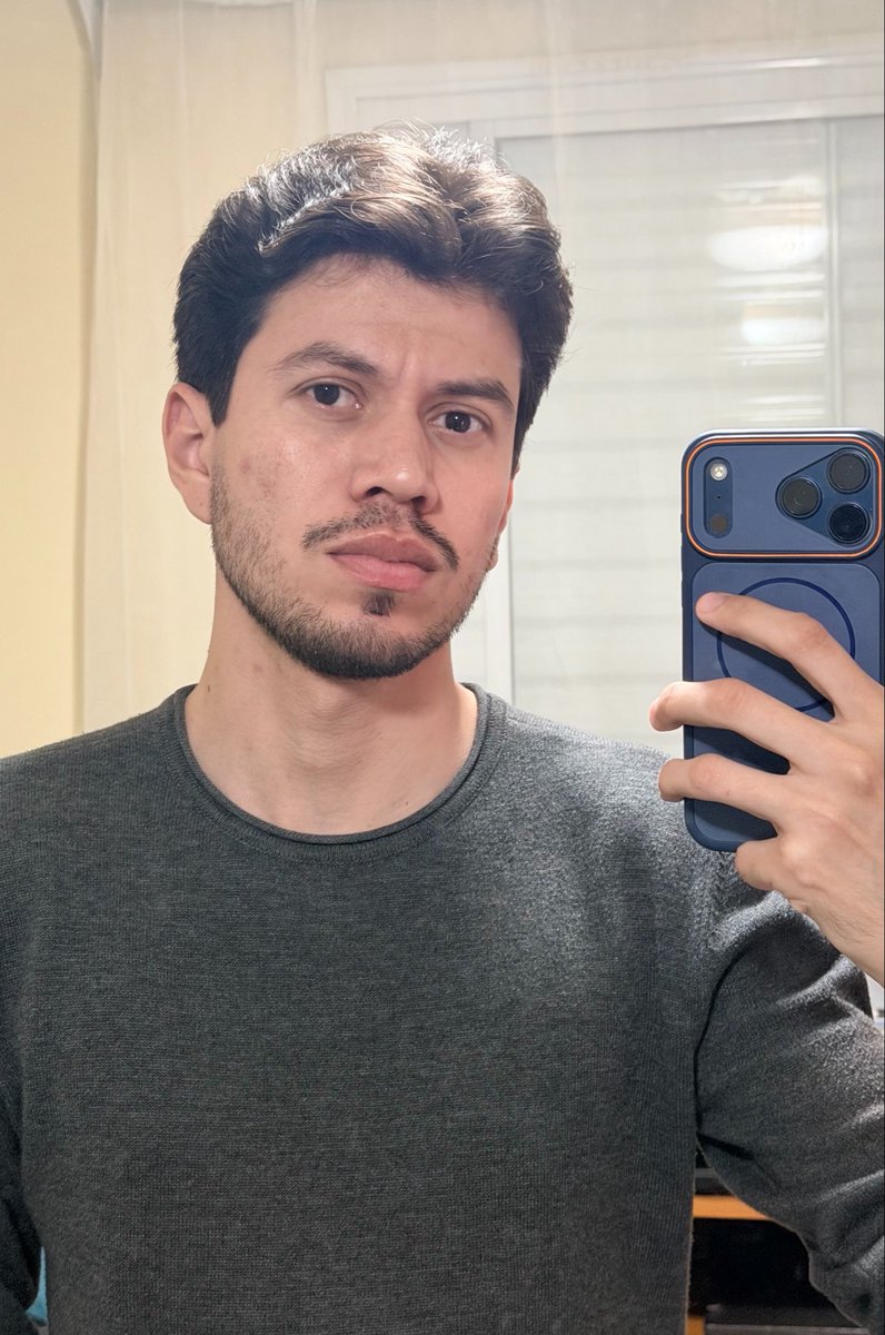xquariano's tweet photo. Não parece mas cortei o cabelo https://t.co/9ZC7JN56cv