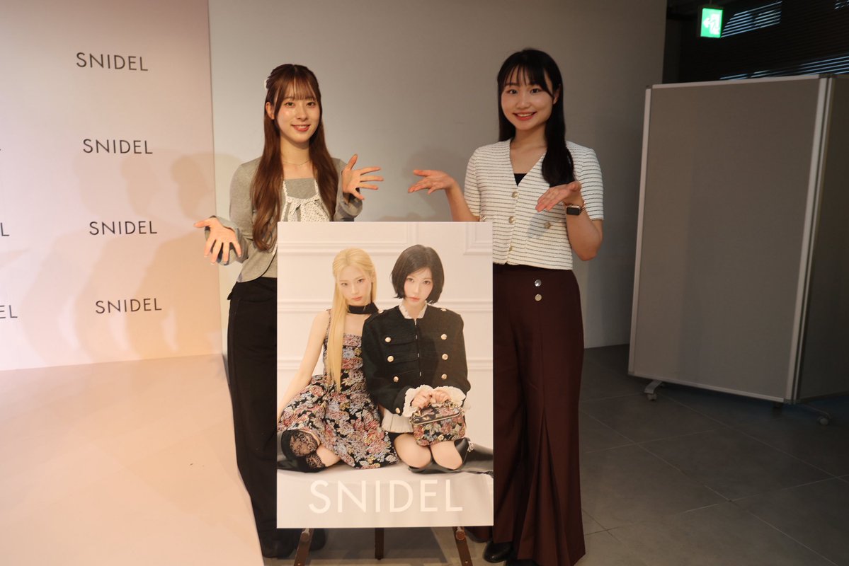scketto1's tweet photo. 「SNIDEL」ブランドアンバサダーに就任したBABYMONSTERのRUKAさんとASAさん、そしてゲストとして登場した3時のヒロイン・福田麻貴さんによる就任記念イベントのレポート第二弾が公開！

第二弾では、楽しいトークやゲーム大会、たっぷり30枚の写真とともに、3人のファッションへのこだわりや息ぴったりの掛け合いをご紹介しています！

👗 詳しくはこちら（写真30枚）
https://t.co/cnNqvet6mg

🌐 公式サイト
・SNIDEL：https://t.co/u72BlUKKuH

【取材リポーター】
西小路心結（早稲田大学）
黒川紗良（上智大学）

#BABYMONSTER #ベビモン #RUKA #ASA #3時のヒロイン #福田麻貴 #SNIDEL #スナイデル #アンバサダー

@SNIDEL__OFFICIAL
@YGBABYMONSTER_