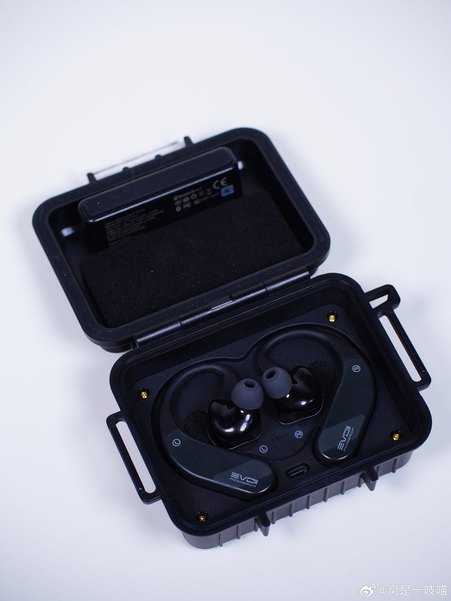 MoondropLab's tweet photo. The newly developed EVO 2 features a custom Bluetooth master control chip, the MOONDROP TWS-01, which boasts strong performance and lower power consumption. It is compatible with a variety of high-quality audio transmission formats, making it an exceptional choice for true wireless ear-hook headphones. 
Thanks for sharing. 😎

#moondropevo2