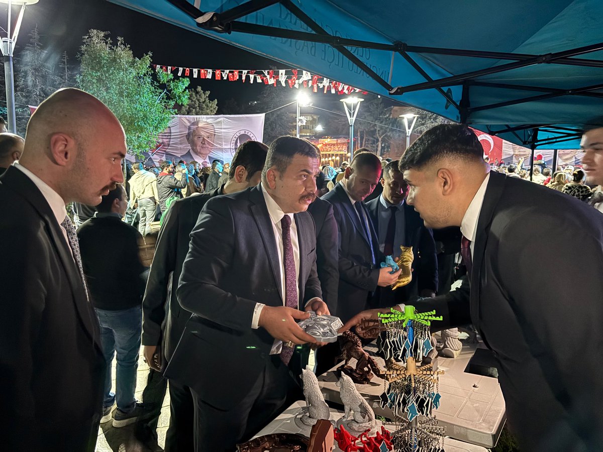 dalyan_abdullah's tweet photo. Ülkü Ocakları Sungurlu İlçe Başkanlığımızın standını ziyaret ederek teşkilatlarımızla bir araya geldik. Emekleri ve gayretleri için İlçe Başkanımız Alperen Altun’a ve tüm teşkilat mensuplarımıza teşekkür ediyorum. https://t.co/R8ZGfnbcYm