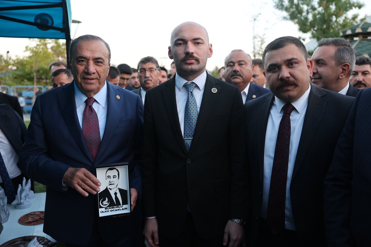 dalyan_abdullah's tweet photo. Ülkü Ocakları Sungurlu İlçe Başkanlığımızın standını ziyaret ederek teşkilatlarımızla bir araya geldik. Emekleri ve gayretleri için İlçe Başkanımız Alperen Altun’a ve tüm teşkilat mensuplarımıza teşekkür ediyorum. https://t.co/R8ZGfnbcYm