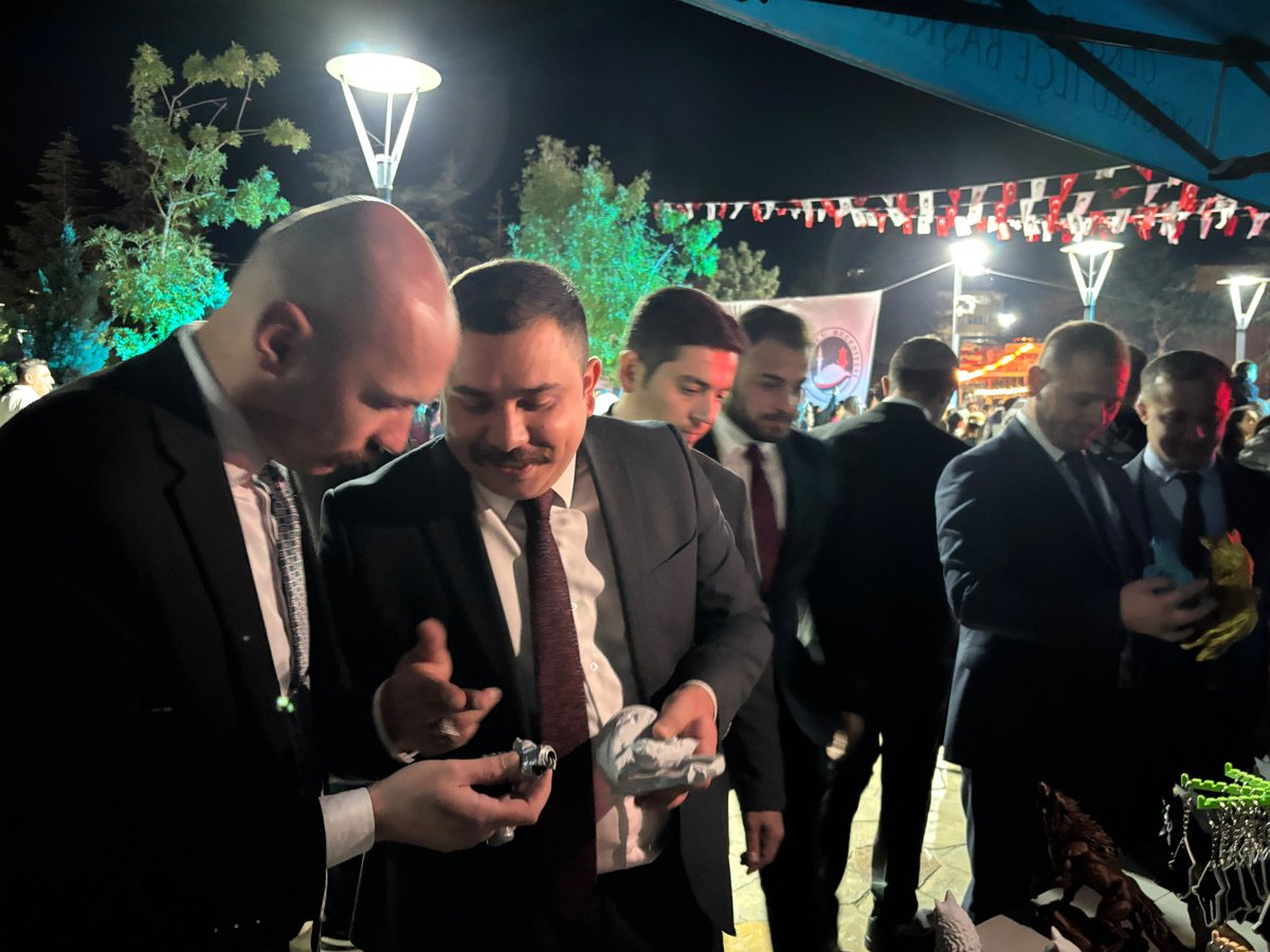 dalyan_abdullah's tweet photo. Ülkü Ocakları Sungurlu İlçe Başkanlığımızın standını ziyaret ederek teşkilatlarımızla bir araya geldik. Emekleri ve gayretleri için İlçe Başkanımız Alperen Altun’a ve tüm teşkilat mensuplarımıza teşekkür ediyorum. https://t.co/R8ZGfnbcYm