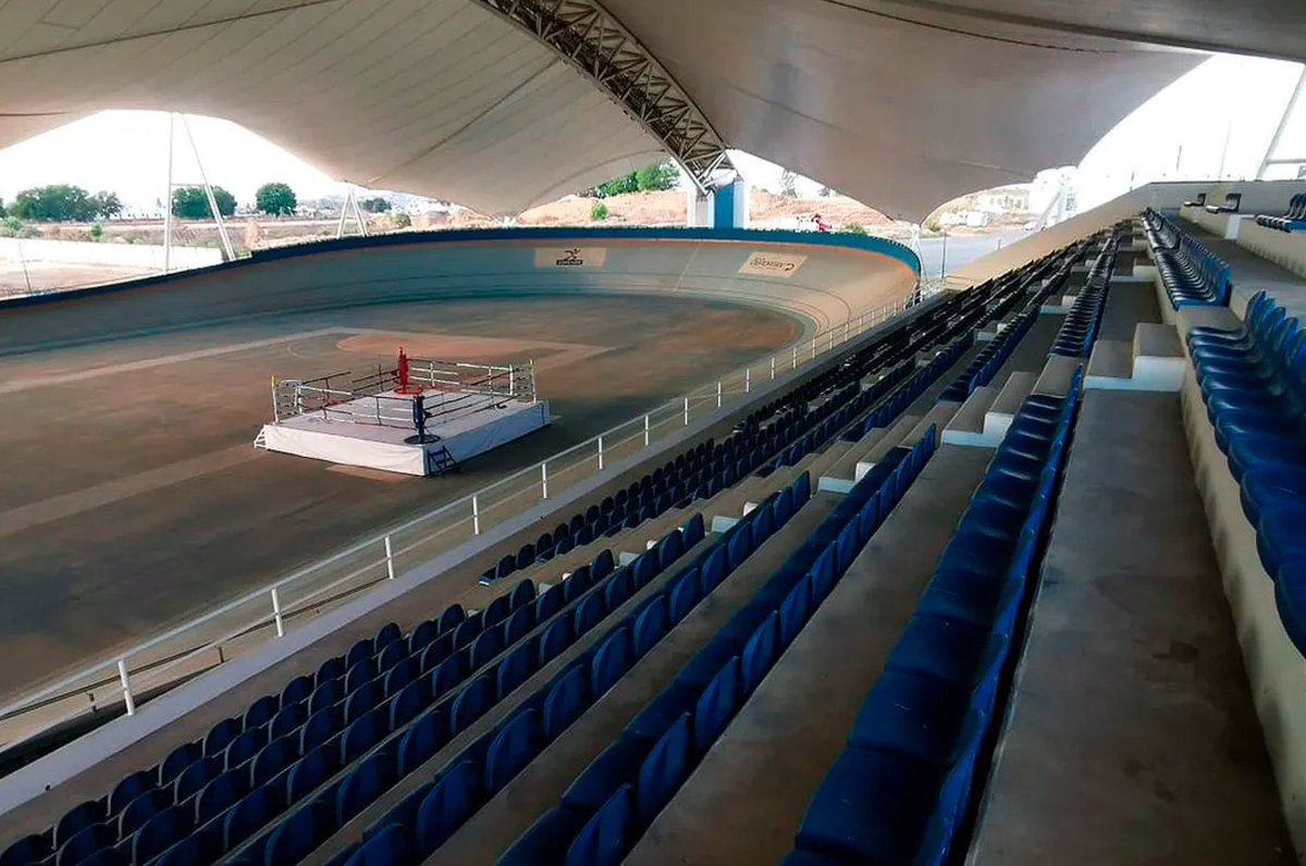 MXESTADIOS's tweet photo. El Velódromo Salomón Jauli, en Puebla.
Abierto en 2010.
Con capacidad para 1,200 personas. https://t.co/O9NWi7MKaL
