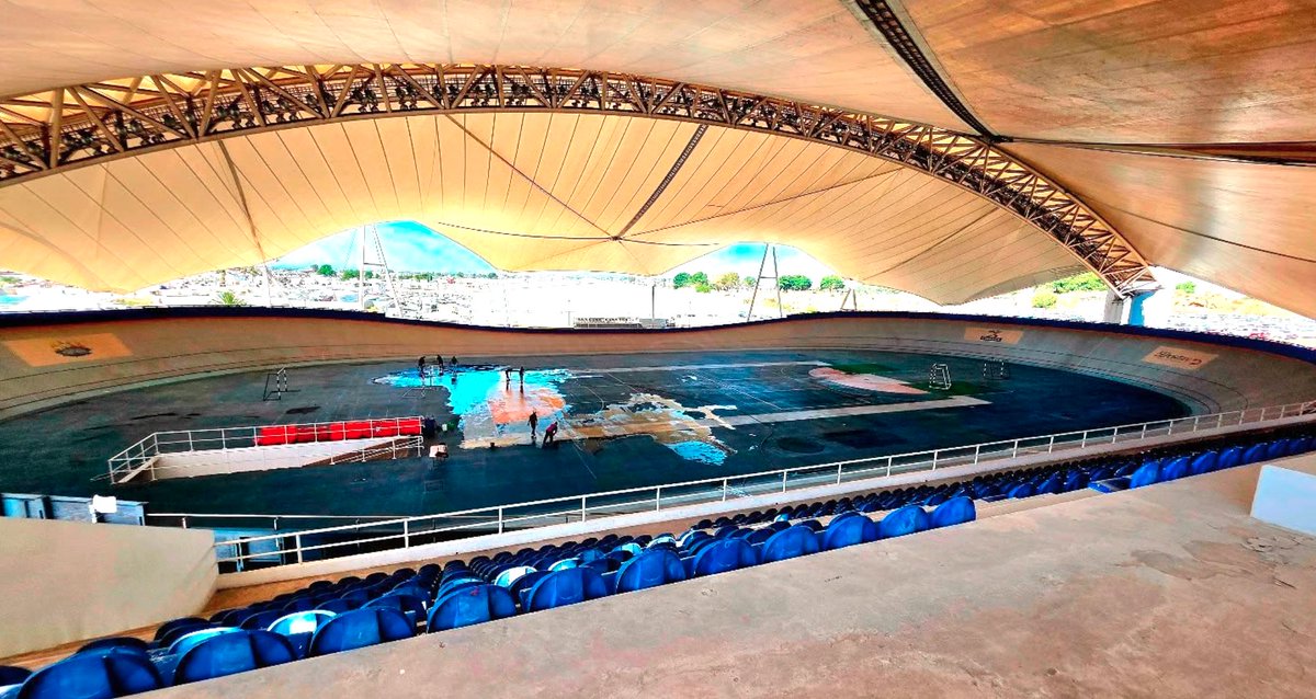 MXESTADIOS's tweet photo. El Velódromo Salomón Jauli, en Puebla.
Abierto en 2010.
Con capacidad para 1,200 personas. https://t.co/O9NWi7MKaL