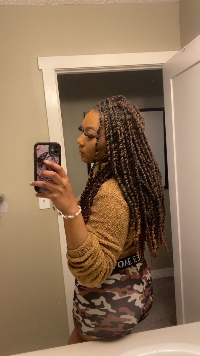 liyahjay_jl's tweet photo. Do y’all like fall?🍂#mirrorpic #nsfw https://t.co/Q7Uxn8UrCU