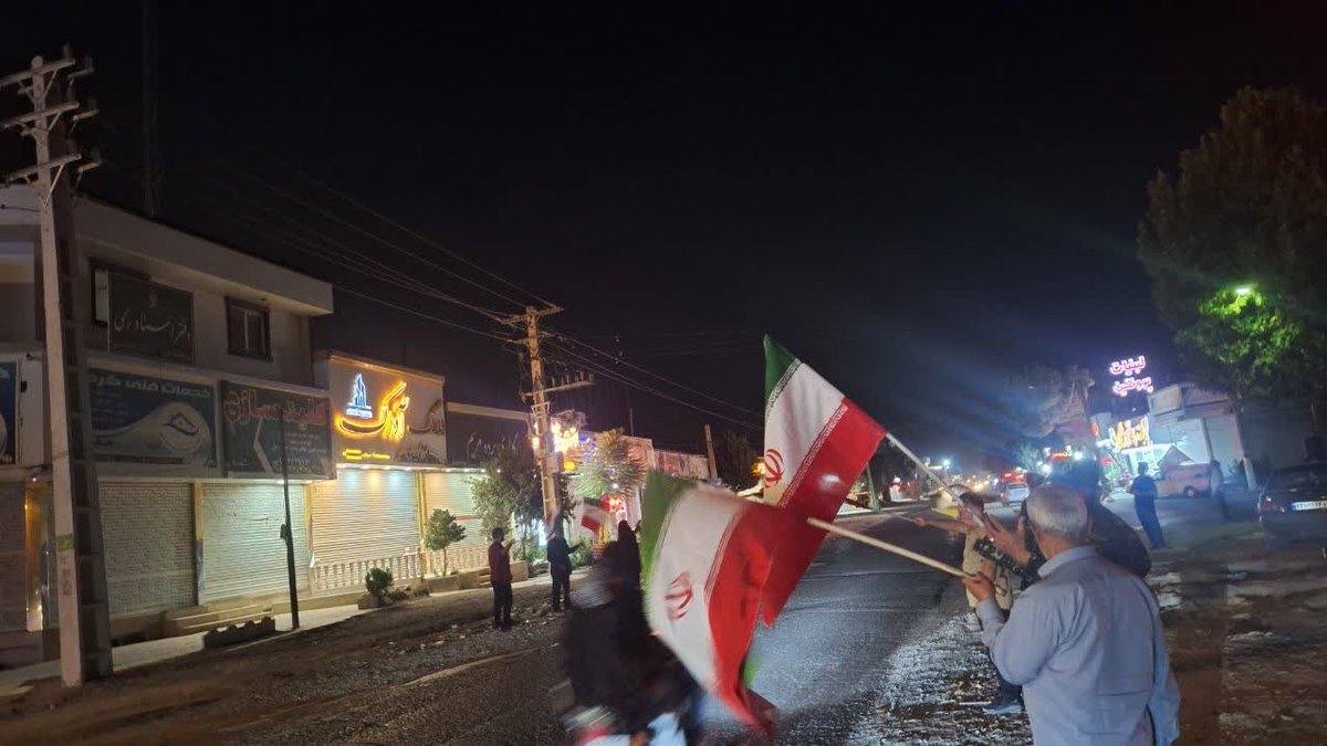 nazgol1360's tweet photo. این شبها آرامش دلهایمان درخیابان است.
#MostMoralArmy https://t.co/9ReVJIjGSM