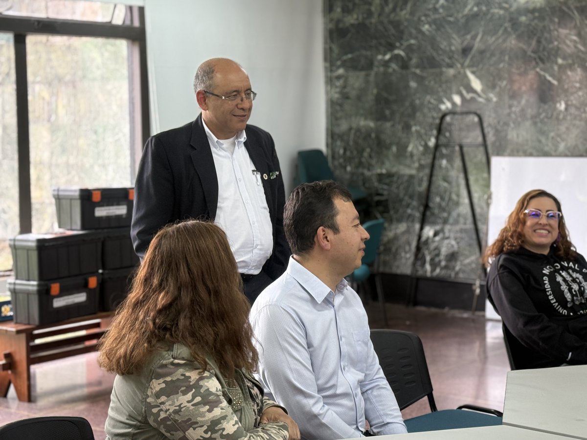MedicinaUNAL's tweet photo. Esta entrega hace parte del Programa Protege, que capacita a nuestros funcionarios para actuar frente a emergencias que puedan presentarse durante su jornada laboral.
#ProgramaProtege #MedicinaUNAL #EsTiempoDeSumar https://t.co/hceLKRchtI