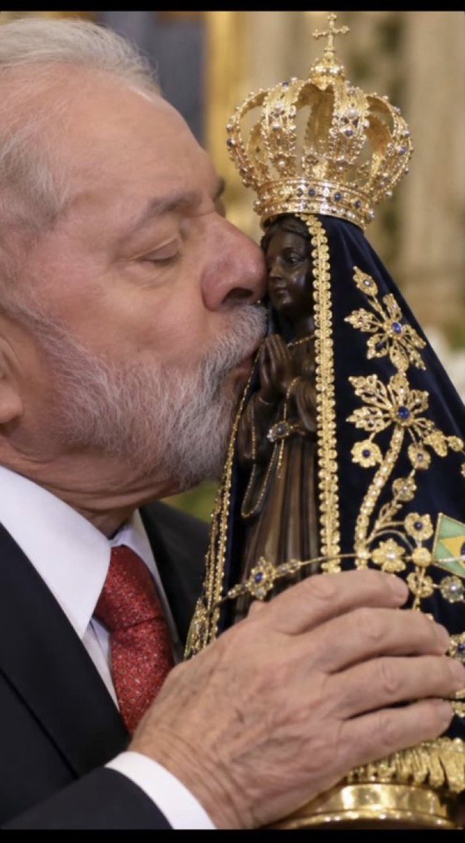 crushdobbb20's tweet photo. Será que se eu postar essa foto vão censurar tbm? Bora Lula! https://t.co/orclaHwcbs
