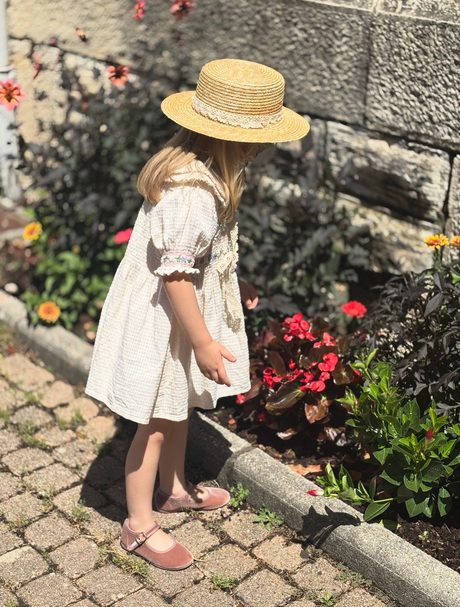 franko14211's tweet photo. Sortir les gambettes avec ma robe Bonjours Diary trouvée sur Vinted et mes chaussures Pisamonas. https://t.co/MJ5qqBuVyX